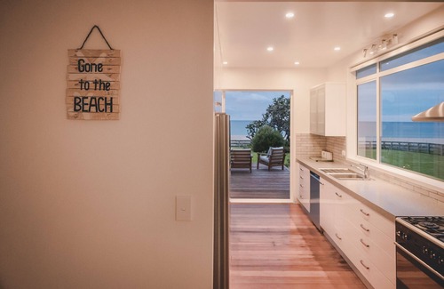 Onemana Maison | Absolute Beachfront Onemana Pararaiha