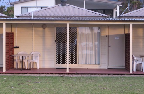 Shoalhaven Heads Cabine | Absolute Waterfront - Lorsens On The River - 3 x 2 bedroom cabins