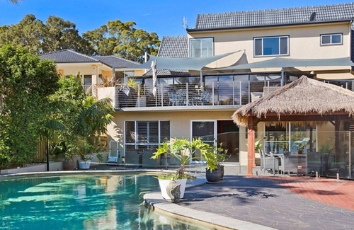Summerland Point Maison | Absolute waterfront house with pool and jetty