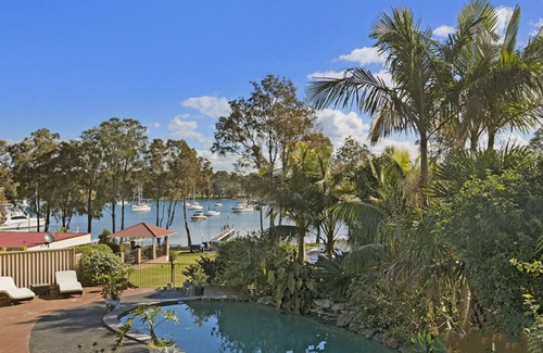 Summerland Point Maison | Absolute waterfront house with pool and jetty