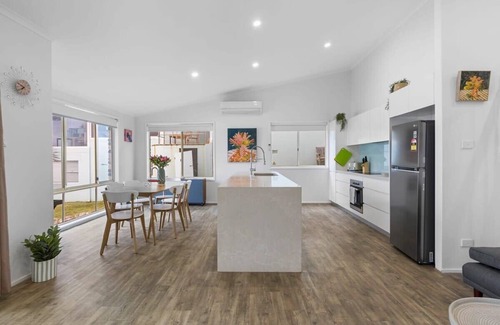 Blue Bay Maison | Absolute Waterfront Family Escape - Blue Bay