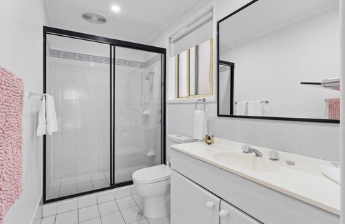 Blue Bay Maison | Absolute Waterfront Family Escape - Blue Bay