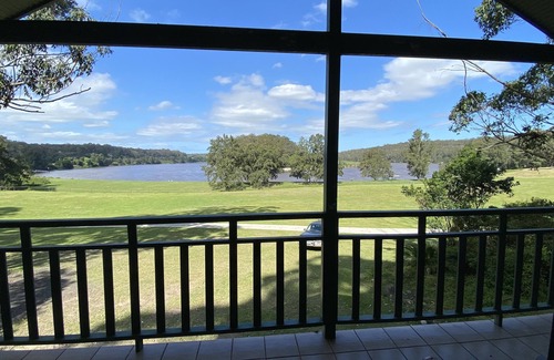 Longreach Chalet De Ski | Absolute Waterfront - Banksia Villa at Shoalhaven Lodge