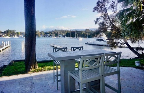 Lake Macquarie City Council Maison | Absolute waterfront home with private jetty