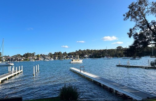 Lake Macquarie City Council Maison | Absolute waterfront home with private jetty