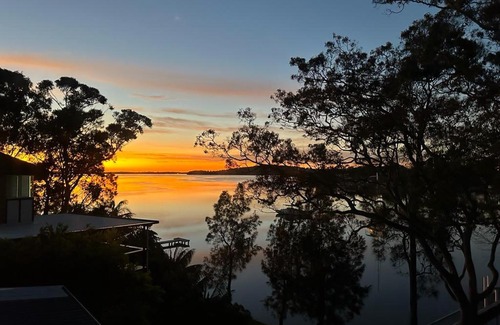 Lake Macquarie City Council Maison | Absolute waterfront home with private jetty