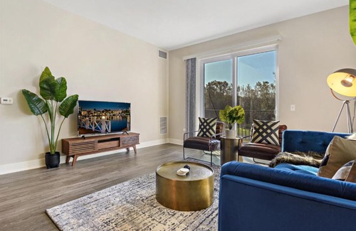 Forestview Appartement | Absolutely Beautiful and Artsy 2BR Apartment in Oakbrook OAK18