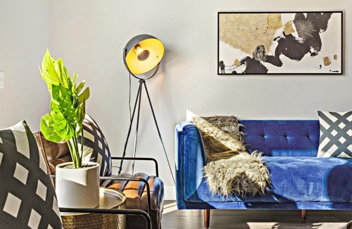 Forestview Appartement | Absolutely Beautiful and Artsy 2BR Apartment in Oakbrook OAK18