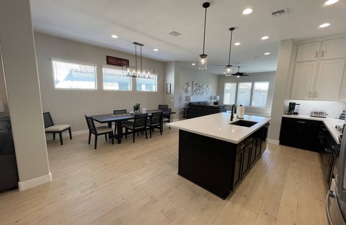 Maricopa County Maison | Absolutely stunning brand new home in Litchfield Park, close to Verrado area!!!
