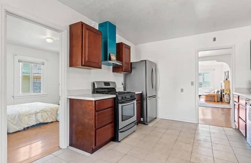 Dimond Maison | AC! Work team! Family! Nice2 house=2b1b + studio washer dryer! parking! 1price