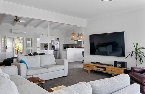 Taupo Maison | Acacia Bay Bach - Views, Spa & Serenity - Taupo