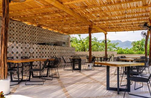 Las Playas Appartement | Acapulco Retreat with Bay Views & Amenities