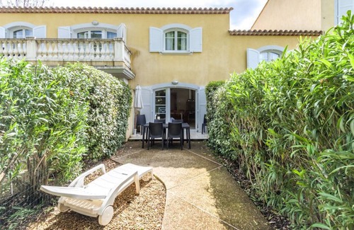 Callian Appartement | Accès aux piscines | Studio climatisé avec balcon