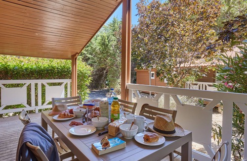 Carnoux-en-Provence Chalet De Ski | Accès Piscine Extérieure Saisonnière | Espace Confortable avec Accès au Court de Tennis
