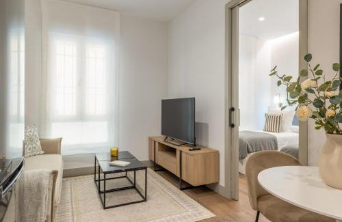 Chamberi Appartement | Accessible 2-Single Bed Apartment in Chamberí Adapted Bathroom, Quevedo III