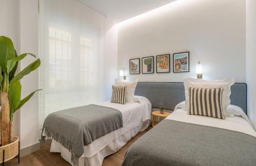 Chamberi Appartement | Accessible 2-Single Bed Apartment in Chamberí Adapted Bathroom, Quevedo III