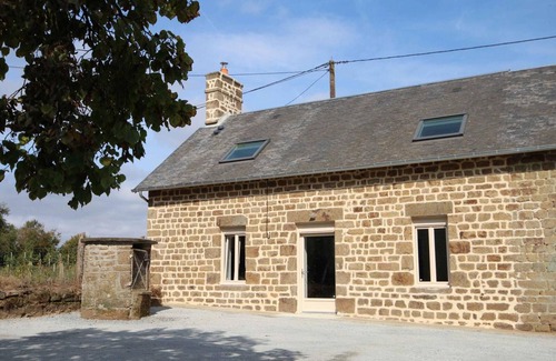 Saint-Fraimbault Cottage | Maison Normande Authentique, Accessible PMR, Animaux Bienvenus, Activités Nature et Calme Assuré