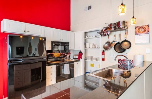 Barton Hills Maison | Duplex accessible - 2 blocs à Park, Springs, Trail; 2 mi à DT; Pont avec grill!