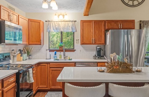 Jim Thorpe Maison | Accessible Retreat - Ramp & Walk-in Shower - Main Floor Living in Jim Thorpe