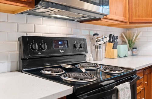 Jim Thorpe Maison | Accessible Retreat - Ramp & Walk-in Shower - Main Floor Living in Jim Thorpe