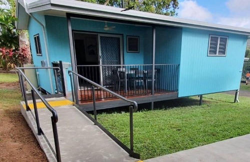 Tinaroo Villa | Easy Access Villa 1 BR - Fully self-contained, wheelchair friendly, 1 Queen, 1 Sofa, 1 Trundle