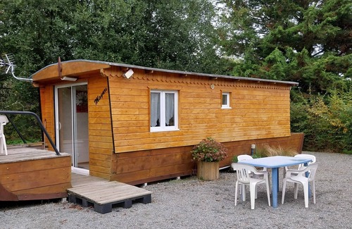 Saint-Martin-du-Fouilloux Chalet De Ski | Logement ( doris) forme toue cabanée , animaux acceptés