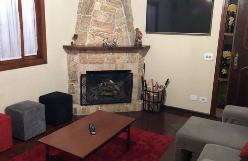 Vila Britania Maison | MAISON HEBERGEMENT AVEC CHEMINÉE À LA MONTAGNE - GRAND PRIX! GRANDE OPPORTUNITÉ!