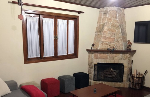 Vila Britania Maison | MAISON HEBERGEMENT AVEC CHEMINÉE À LA MONTAGNE - GRAND PRIX! GRANDE OPPORTUNITÉ!