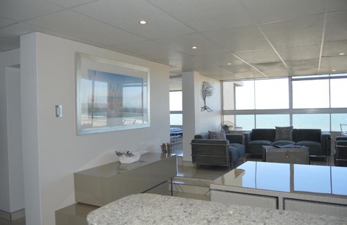 North Beach Appartement | Accommodation Front - Classy 4 Sleeper with Ocean Views