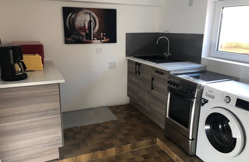 Armissan Maison | LOGEMENT DANS NOTRE APPARTEMENT SUR LE THÈME CAVE A VIN AU COEUR DE LA GARRIGUE