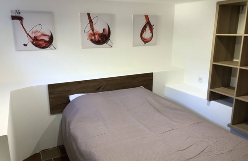 Armissan Maison | LOGEMENT DANS NOTRE APPARTEMENT SUR LE THÈME CAVE A VIN AU COEUR DE LA GARRIGUE