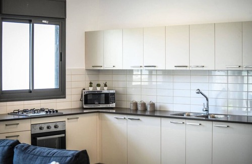 Nahariya Appartement | Achziv Beach Getaway with Balcony by Sea N' Rent
