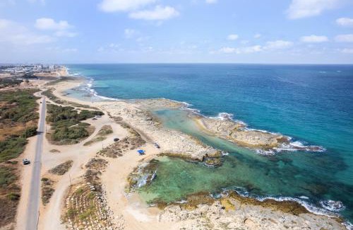 Nahariya Appartement | Achziv Stylish Beach Haven by Sea N' Rent