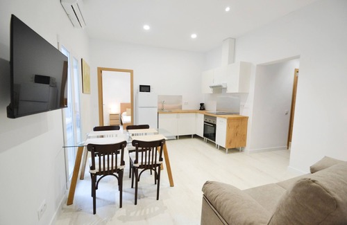 Arxiduc Appartement | Acogedor Apartamento Cerca del Paseo de la Blanquerna