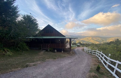 Canton Desamparados Cabine | Acogedora cabaña rustica de montaña en 30 mil metros para explorar con