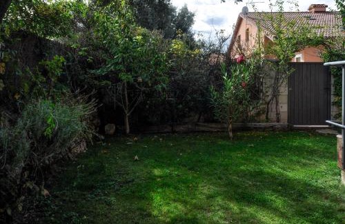 Zarzuela del Monte Appartement | Acogedora casa con verde jardín by CABANA Rentals