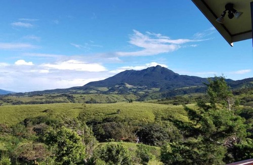 Tierras Morenas Maison | Acogedora casa en la montaña con piscina infinita