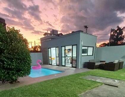 Campo d'Aviacao Maison | Aconchegante casa de Madeira com linda área lazer!