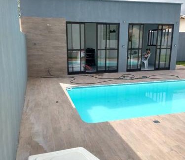 Campo d'Aviacao Maison | Aconchegante casa de Madeira com linda área lazer!