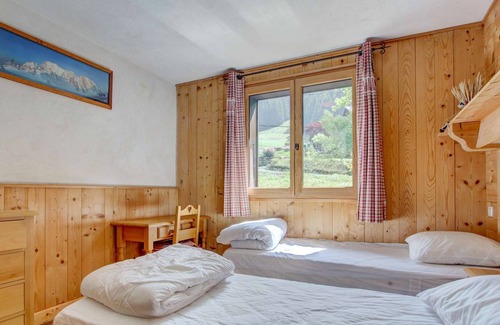 Les Prodains Appartement | ACONITS - Cinq Chambres Appartement, Couchages 15