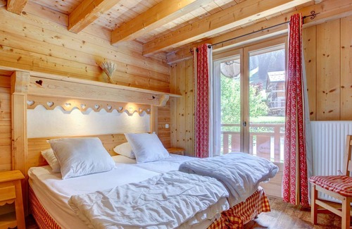 Les Prodains Appartement | ACONITS - Cinq Chambres Appartement, Couchages 15