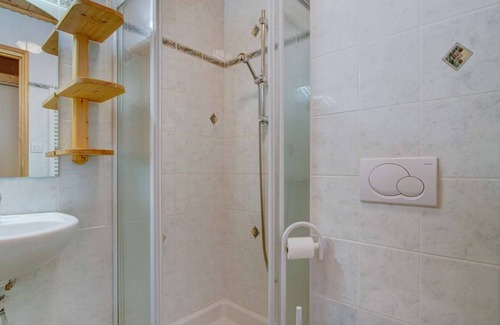 Les Prodains Appartement | ACONITS - Cinq Chambres Appartement, Couchages 15