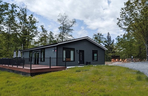 Cairo Maison | Acorn Bungalow - Luxury Cabin, Catskills
