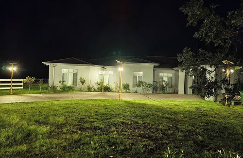 Hastings Maison | Acreage Farm Stay by Ready Set Stay- Grand House