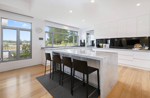 Hastings Maison | Acreage Farm Stay by Ready Set Stay - Cottage and House