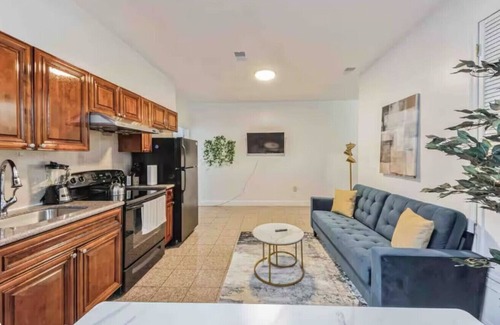 Center City Appartement | Across from Convention Center 4F | Sleeps 6 | 4F