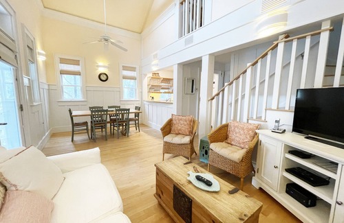 Seaside Maison | Across from Pool in Seaside, Short Walk to Beach - Duet, 2 Bed Sleeps 4.