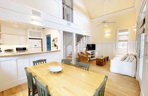 Seaside Maison | Across from Pool in Seaside, Short Walk to Beach - Duet, 2 Bed Sleeps 4.