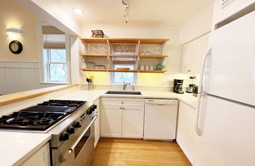 Seaside Maison | Across from Pool in Seaside, Short Walk to Beach - Duet, 2 Bed Sleeps 4.