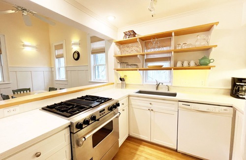 Seaside Maison | Across from Pool in Seaside, Short Walk to Beach - Duet, 2 Bed Sleeps 4.
